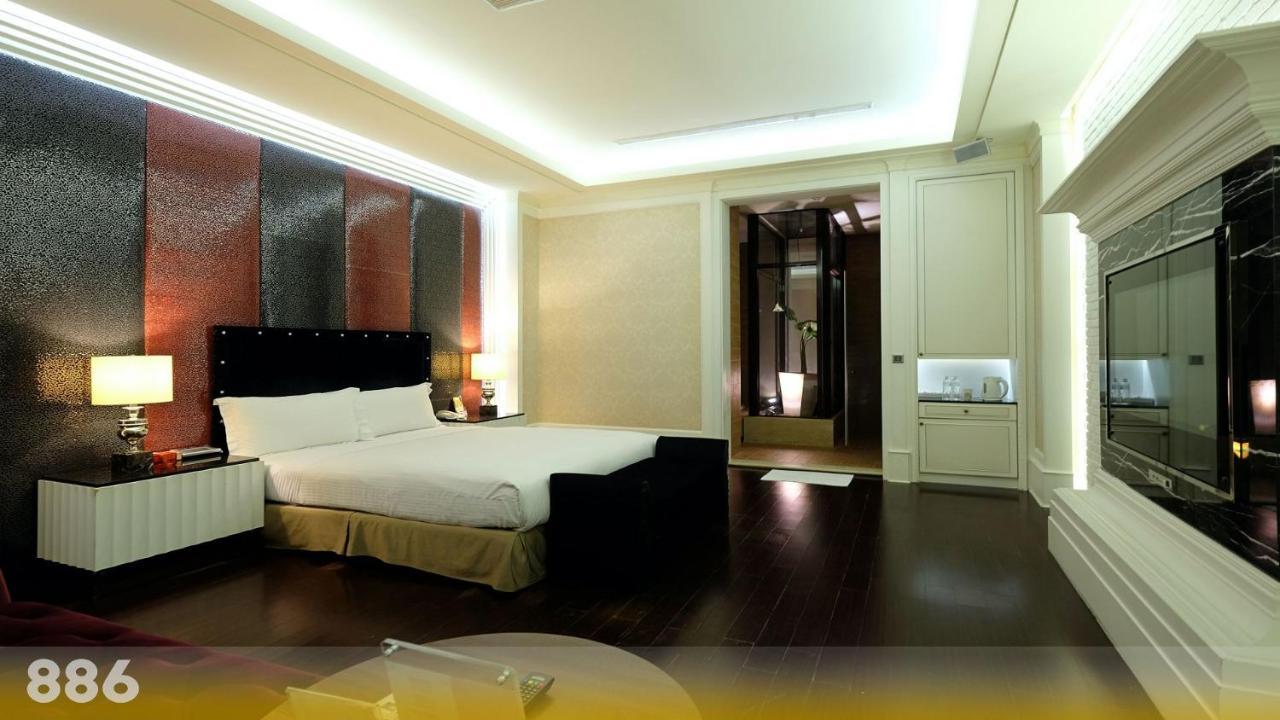 Wehome Motel Tainan Bagian luar foto