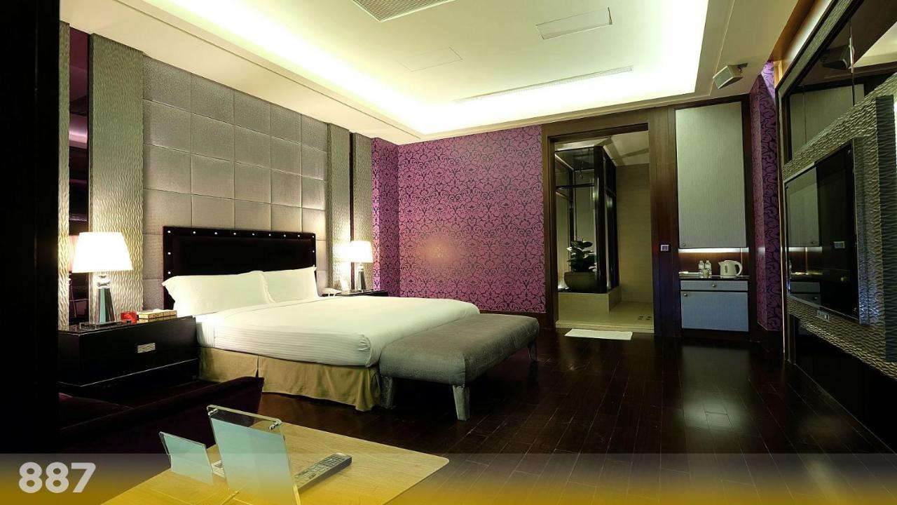 Wehome Motel Tainan Bagian luar foto