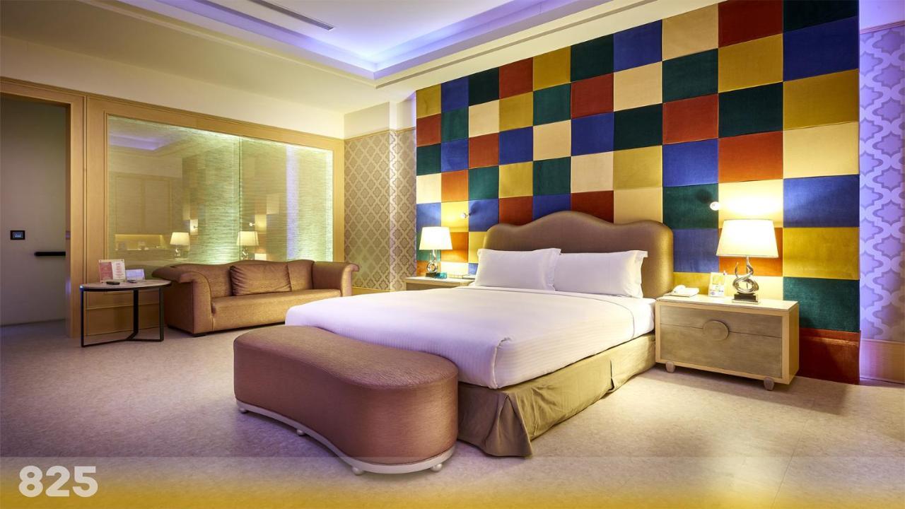 Wehome Motel Tainan Bagian luar foto