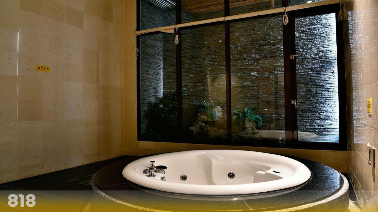 Wehome Motel Tainan Bagian luar foto