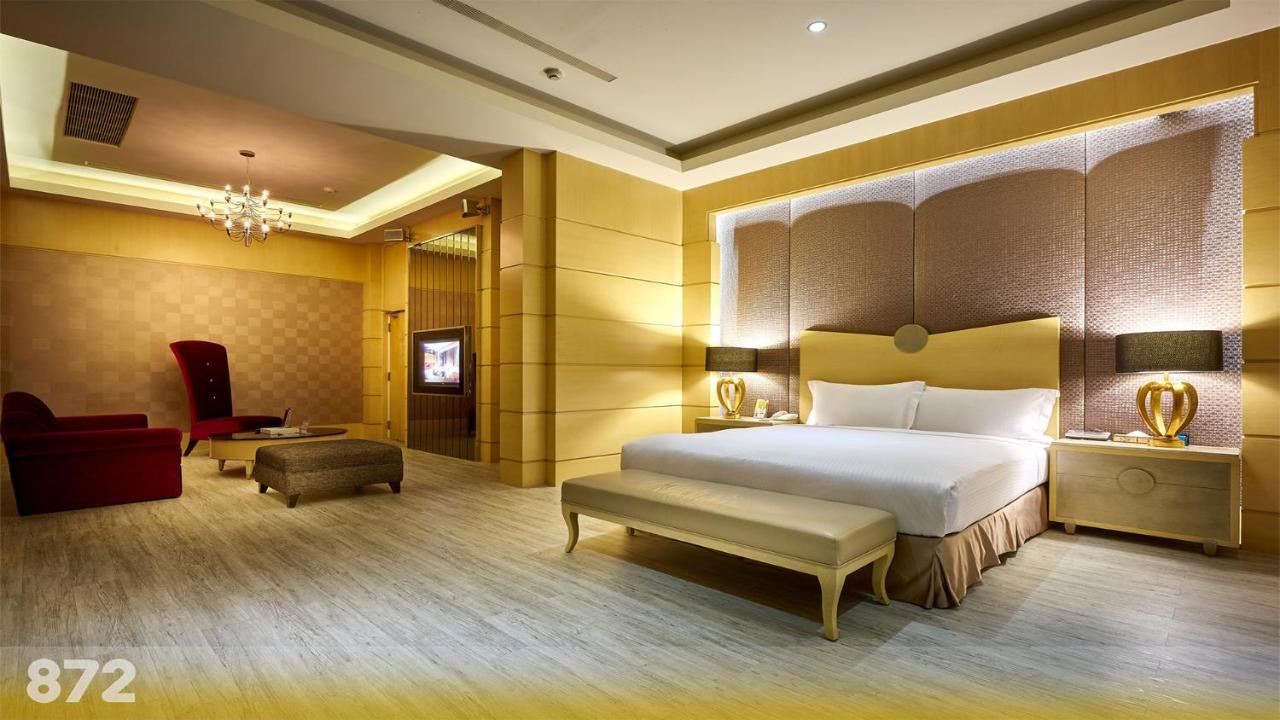 Wehome Motel Tainan Bagian luar foto