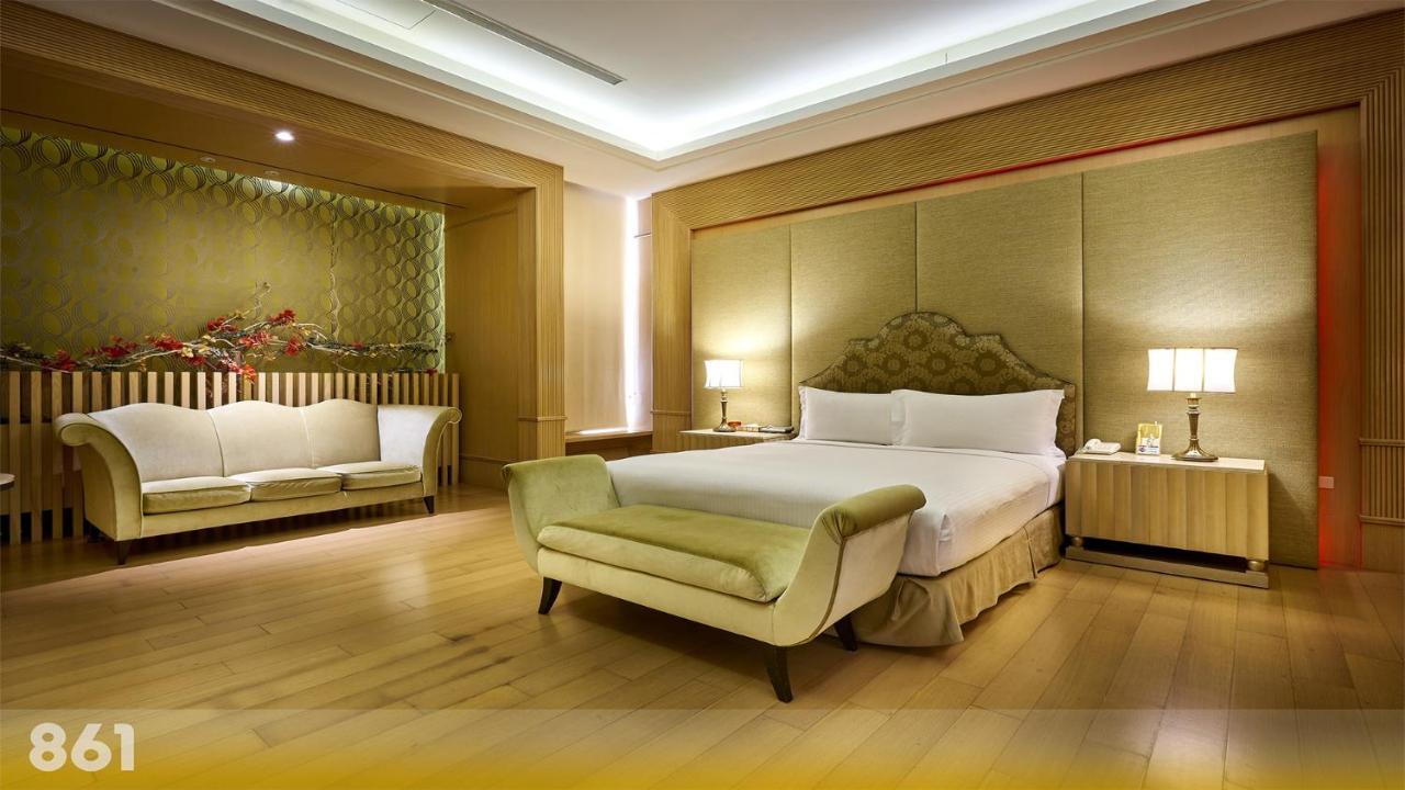 Wehome Motel Tainan Bagian luar foto