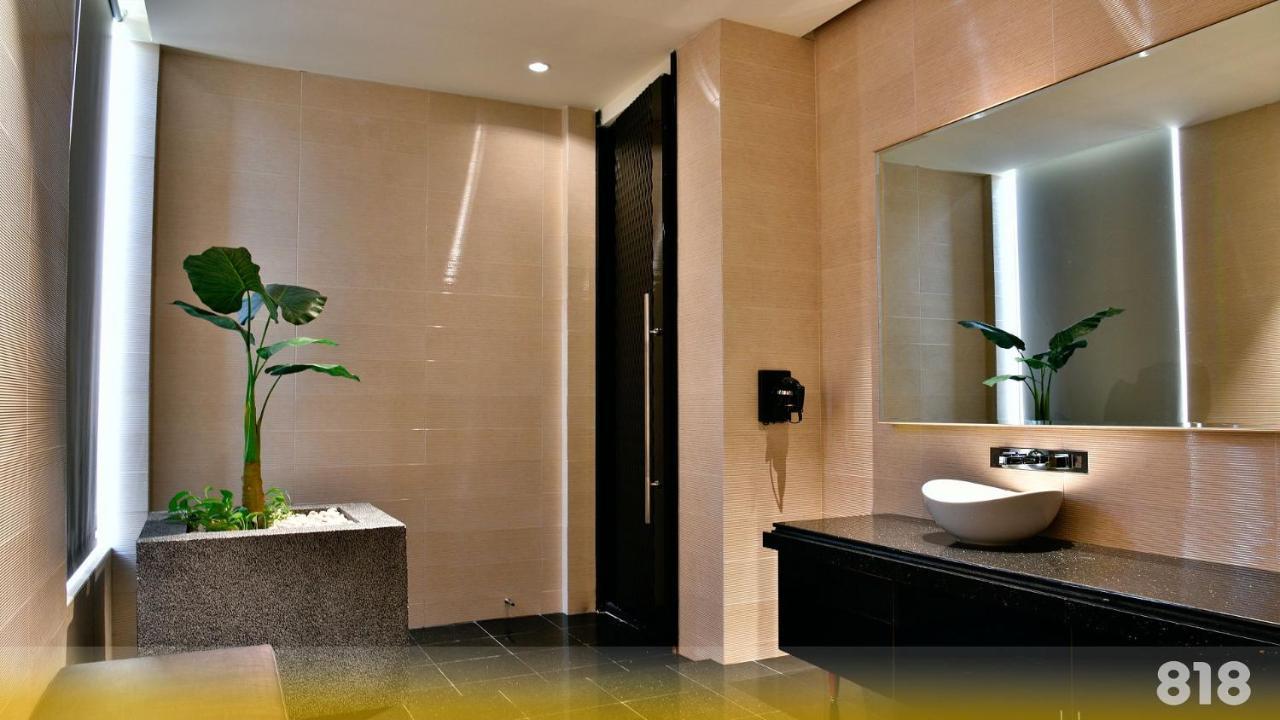 Wehome Motel Tainan Bagian luar foto