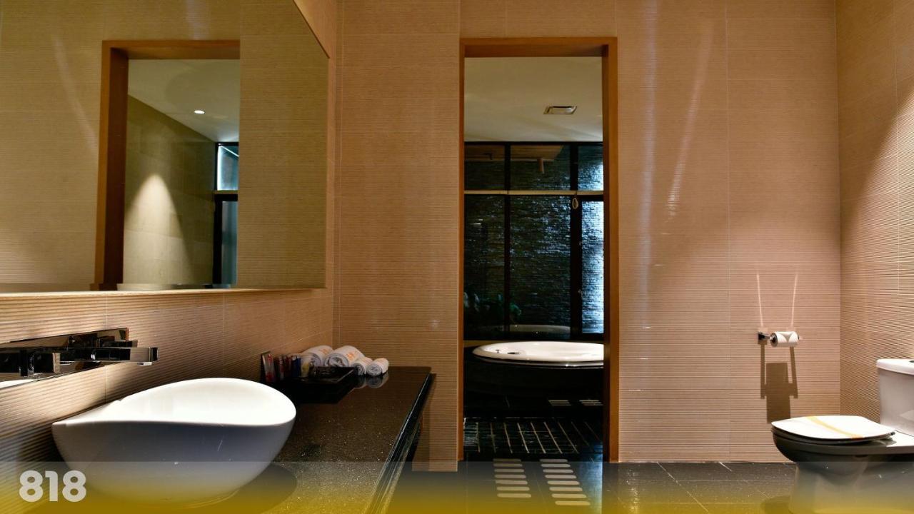 Wehome Motel Tainan Bagian luar foto