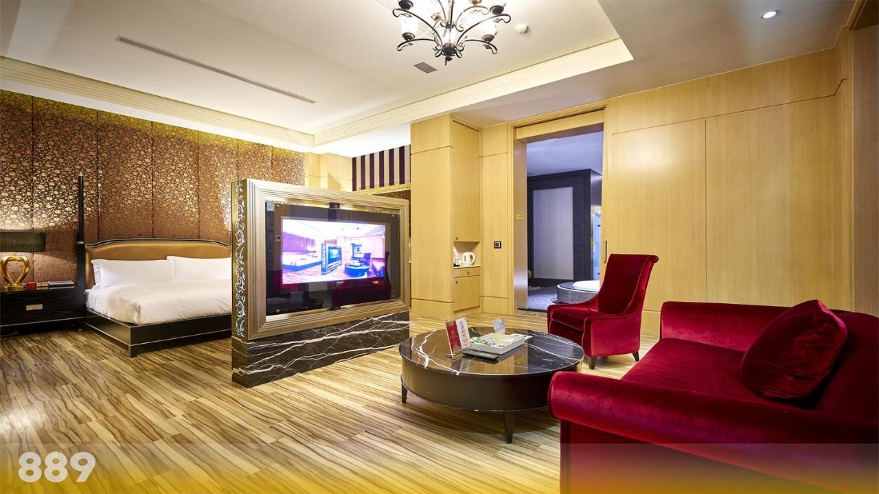 Wehome Motel Tainan Bagian luar foto