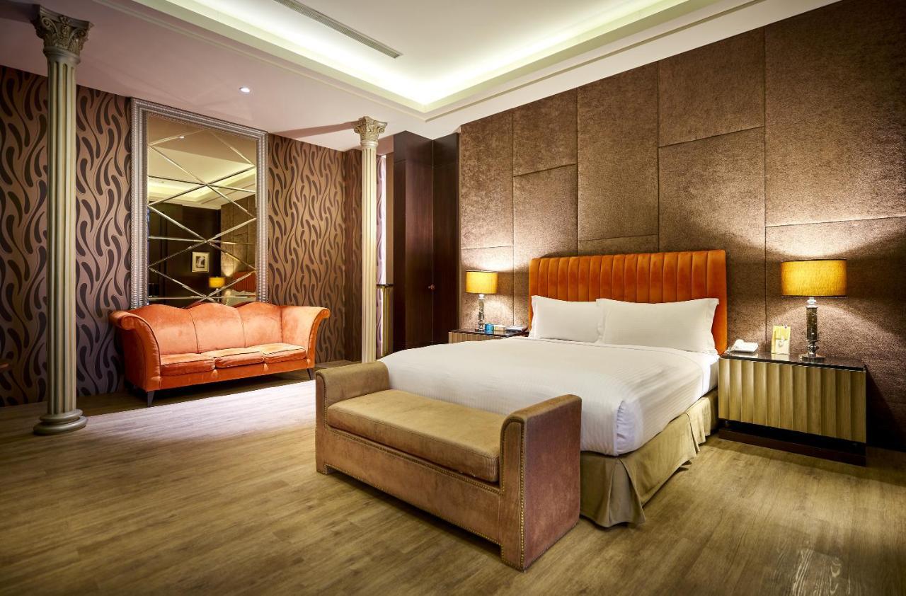 Wehome Motel Tainan Bagian luar foto