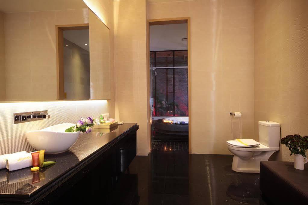 Wehome Motel Tainan Bagian luar foto