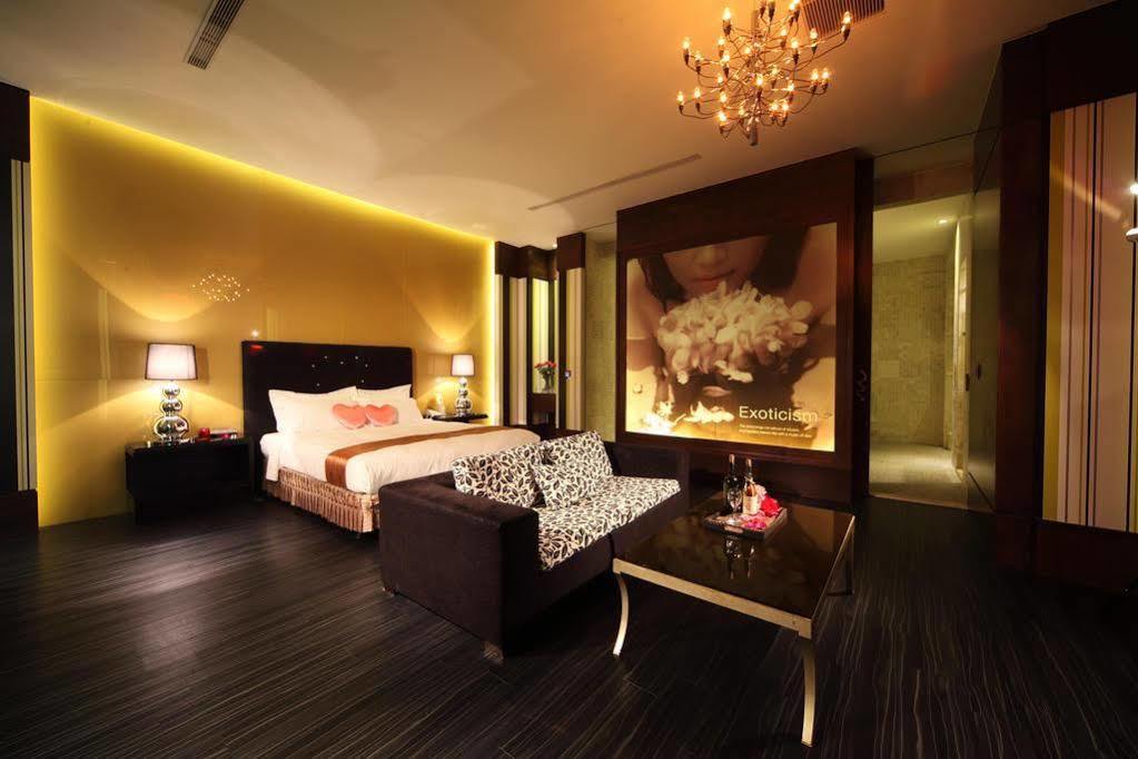 Wehome Motel Tainan Bagian luar foto